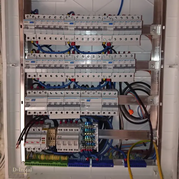 instalacja-elektryczna-wykonana-dla-Pana-Grzegorza-z-Choroszczy-rozdzielnica-elektryk-Bialystok-D-In (1)